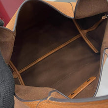 Load image into Gallery viewer, Medium Softbit Bag
