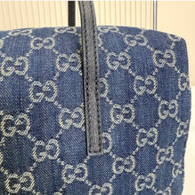 Load image into Gallery viewer, Medium Boston Bag
