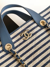 Load image into Gallery viewer, Deauville Tote
