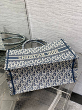Load image into Gallery viewer, Medium Book Tote

