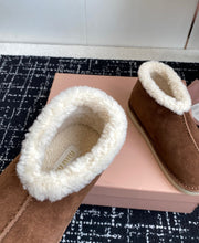 Load image into Gallery viewer, Shearling Boots
