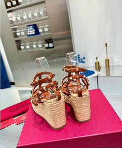 Rockstud Wedges