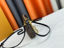 Load image into Gallery viewer, Pochette Accessories

