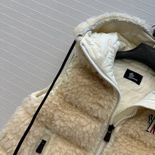 Load image into Gallery viewer, Teddy Gilet
