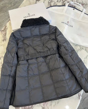 Load image into Gallery viewer, Cygnes Jacket
