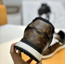 Load image into Gallery viewer, Logo Trainers
