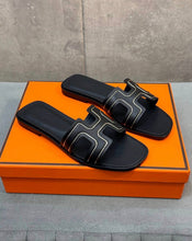 Load image into Gallery viewer, Oran Sandals
