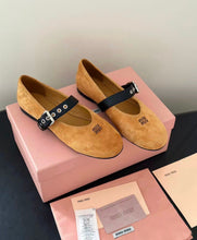 Load image into Gallery viewer, Suede Pumps
