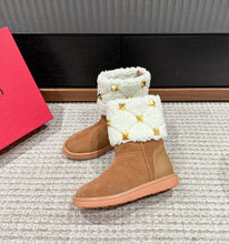 Load image into Gallery viewer, Rockstud Boots
