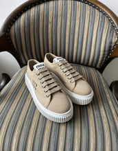 Load image into Gallery viewer, Platform Trainers
