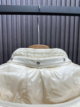 Load image into Gallery viewer, Gisors Jacket

