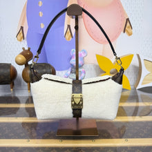 Load image into Gallery viewer, Pochette Mia
