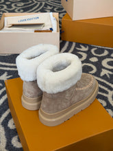 Load image into Gallery viewer, Fur Boots

