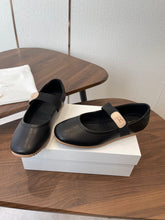 Load image into Gallery viewer, Leather Flats
