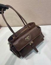 Load image into Gallery viewer, Explore Tote
