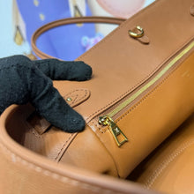 Load image into Gallery viewer, Vendome Tote
