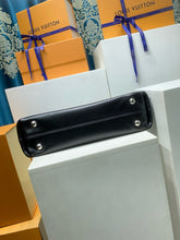 Load image into Gallery viewer, East West Carryall
