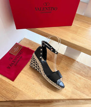 Load image into Gallery viewer, Rockstud Wedges
