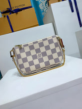 Load image into Gallery viewer, Pochette Mini Accessories
