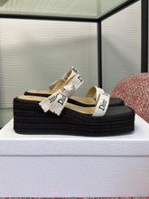 Load image into Gallery viewer, Cotton Wedges
