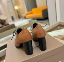 Load image into Gallery viewer, Check Shoes
