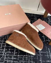 Load image into Gallery viewer, Shearling Boots
