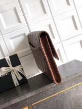 Load image into Gallery viewer, CC Clutch
