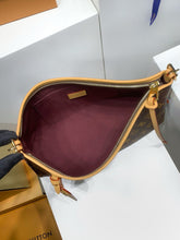 Load image into Gallery viewer, East West Carryall
