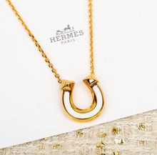 Load image into Gallery viewer, Horseshoe Necklace
