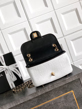 Load image into Gallery viewer, Raffia Classic Flap
