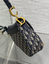 Load image into Gallery viewer, Saddle Crossbody Bag
