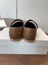 Load image into Gallery viewer, Leather Flats

