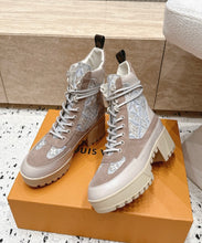 Load image into Gallery viewer, Leather Boots
