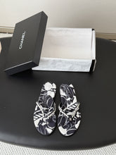 Load image into Gallery viewer, CC Sandals
