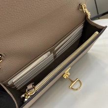 Load image into Gallery viewer, Half Horsebit Chain Bag
