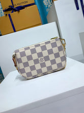 Load image into Gallery viewer, Pochette Mini Accessories
