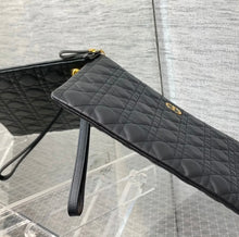 Load image into Gallery viewer, Montaigne Clutch
