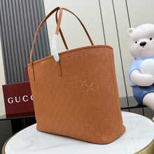 Load image into Gallery viewer, Tribeca Tote
