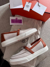 Load image into Gallery viewer, Lock Trainers
