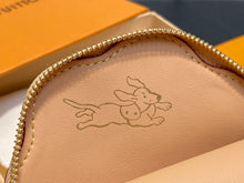 Load image into Gallery viewer, Paw Coin Purse

