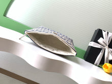 Load image into Gallery viewer, CC Pouch Medium
