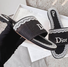 Load image into Gallery viewer, Dway Mules
