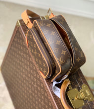 Load image into Gallery viewer, Cargo Toiletry Bag

