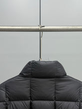 Load image into Gallery viewer, Jarcieu Jacket
