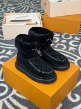 Load image into Gallery viewer, Fur Boots
