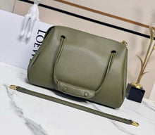 Load image into Gallery viewer, Madrid Large
