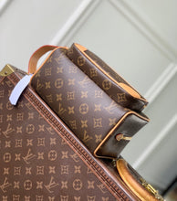 Load image into Gallery viewer, Cargo Toiletry Bag
