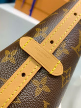 Load image into Gallery viewer, East West Carryall
