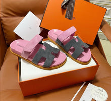 Load image into Gallery viewer, Chypre Sandals
