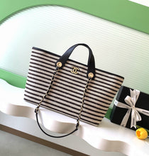Load image into Gallery viewer, Deauville Tote
